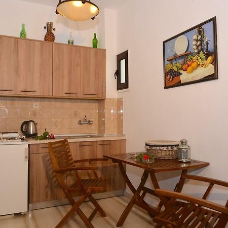 Alexandra Apartments Melíkia Esterno foto