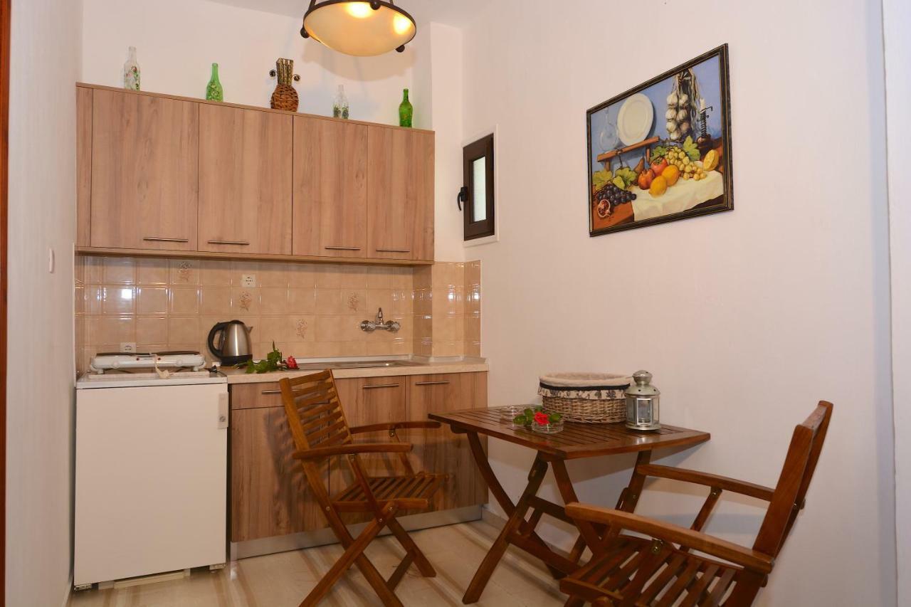 Alexandra Apartments Melíkia Esterno foto